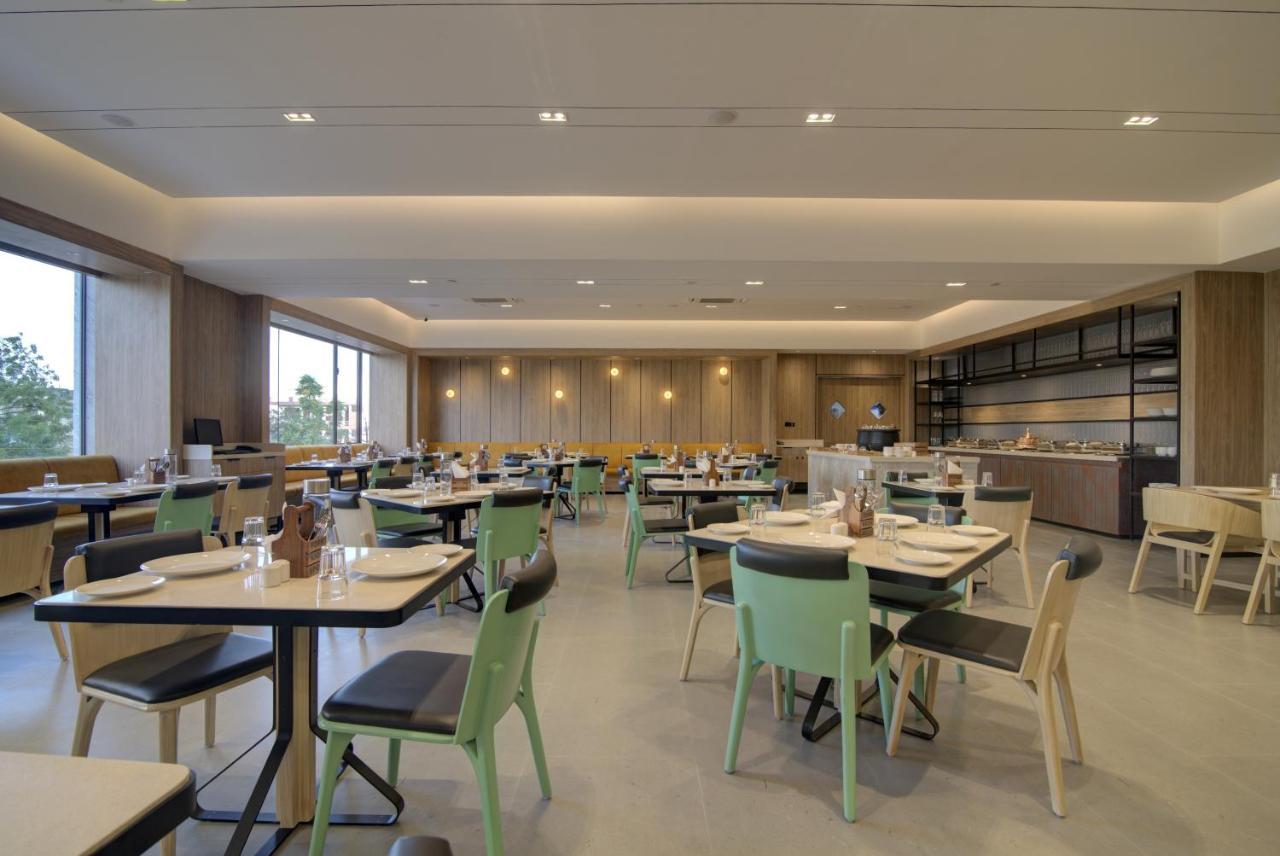 7 Apple Hotel Pratap Nagar, Jaipur Exteriör bild