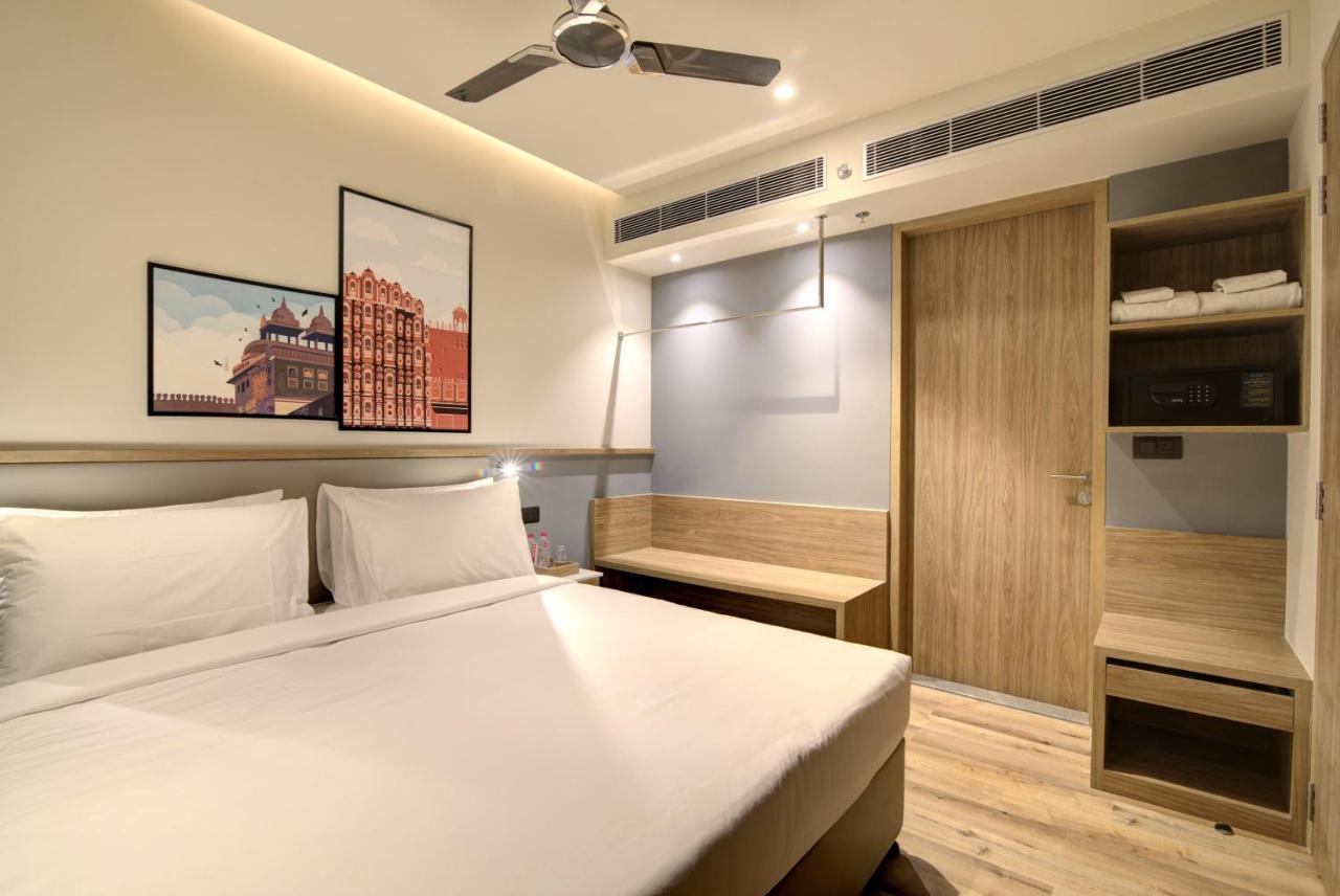 7 Apple Hotel Pratap Nagar, Jaipur Exteriör bild