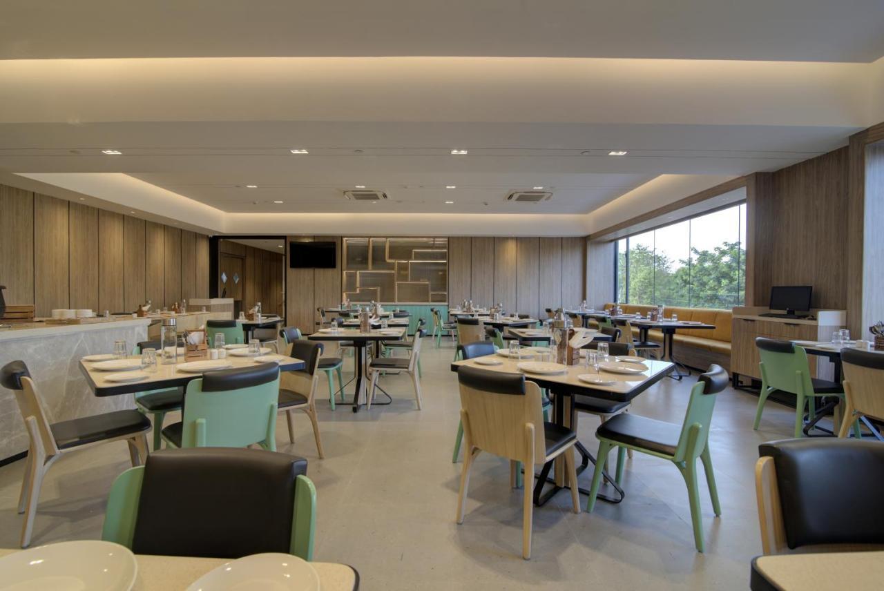 7 Apple Hotel Pratap Nagar, Jaipur Exteriör bild